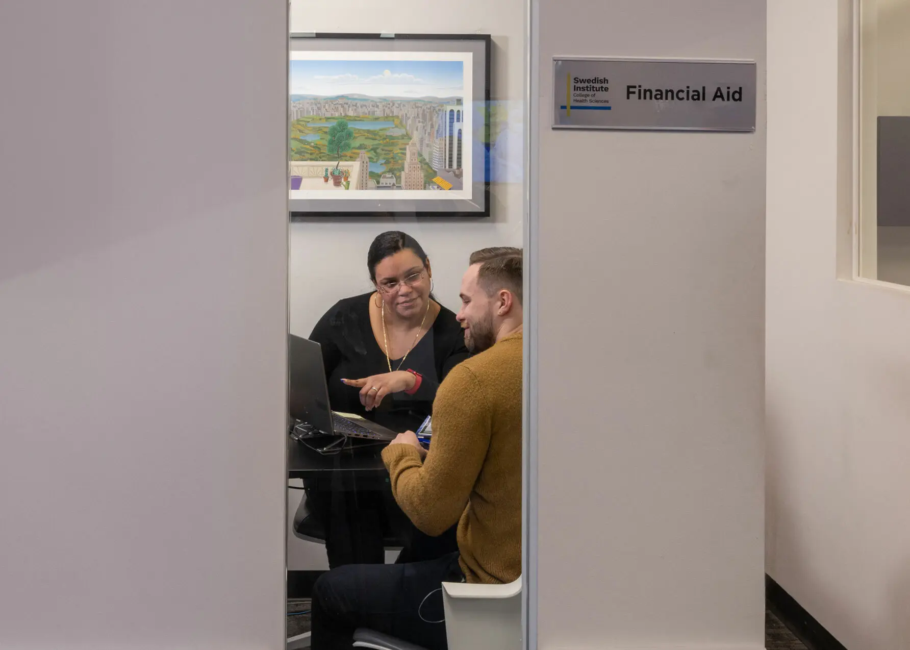 student working with a federal aid counselor 